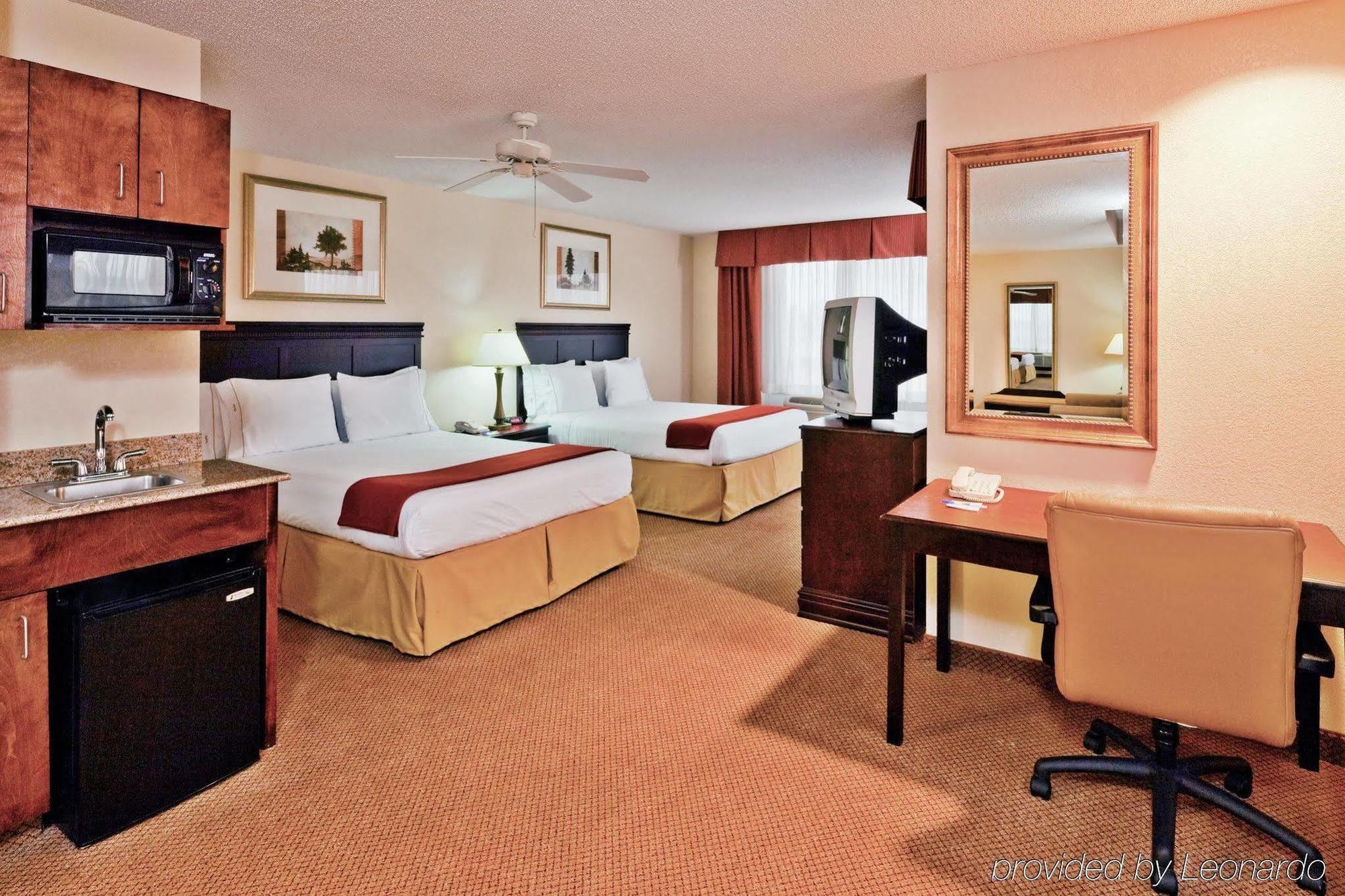 Best Western Plus Philadelphia-Choctaw Hotel And Suites Room photo